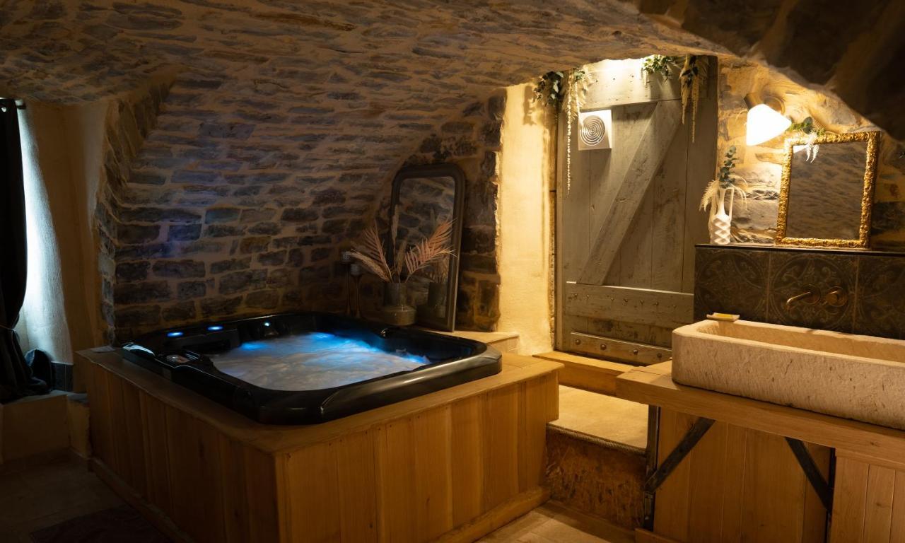 Hebergement Insolite Avec Jacuzzi Privatif Millau Apartamento Exterior foto