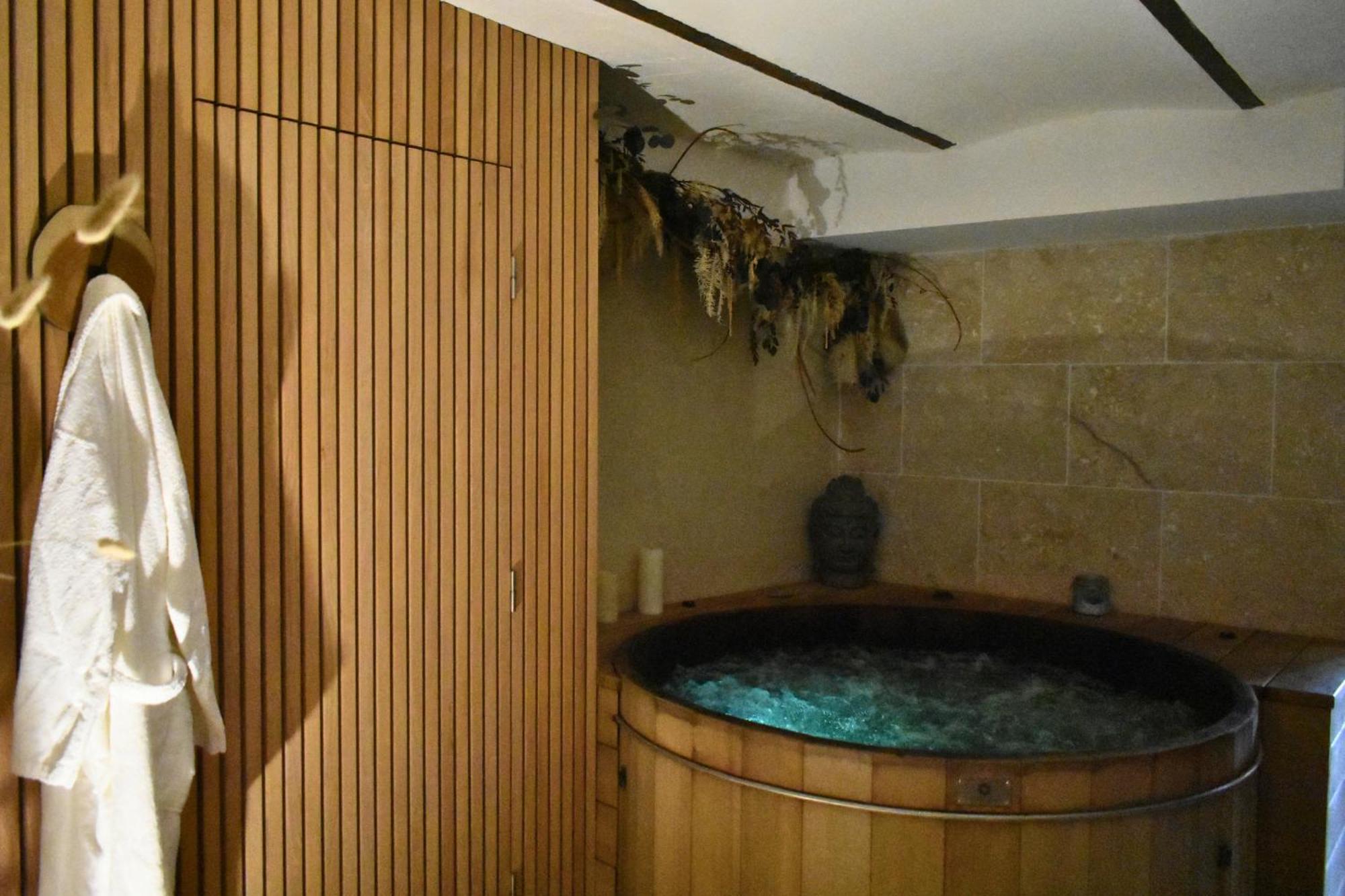 Hebergement Insolite Avec Jacuzzi Privatif Millau Apartamento Exterior foto