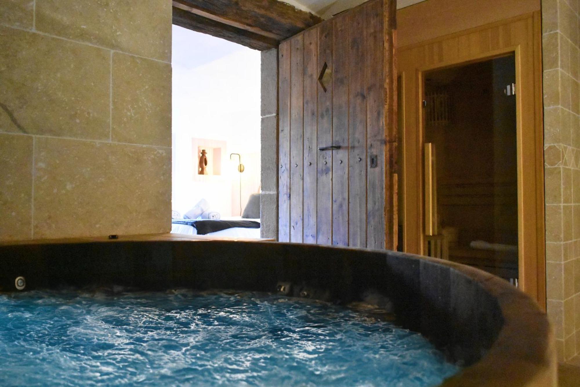 Hebergement Insolite Avec Jacuzzi Privatif Millau Apartamento Exterior foto